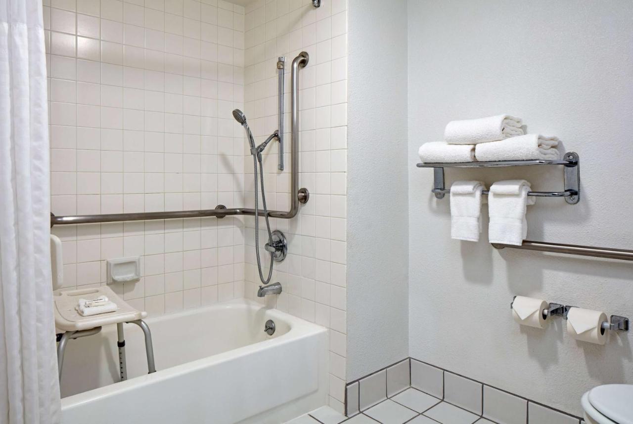 La Quinta By Wyndham Thousand Oaks-Newbury Park Экстерьер фото